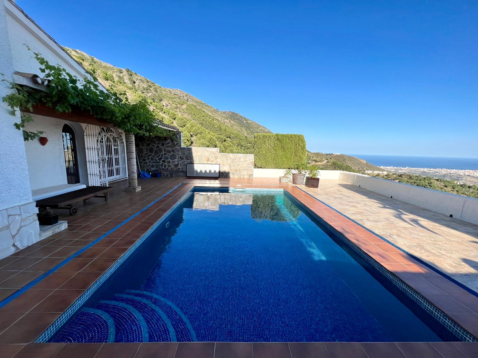 4 bedroom Villa with spectacular views near Valtocado