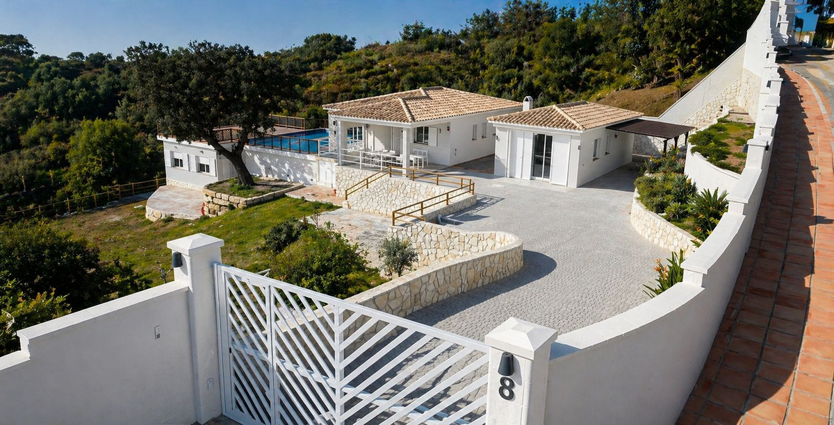 A Unique Lifestyle Estate with Three Independent Living Spaces, Mijas